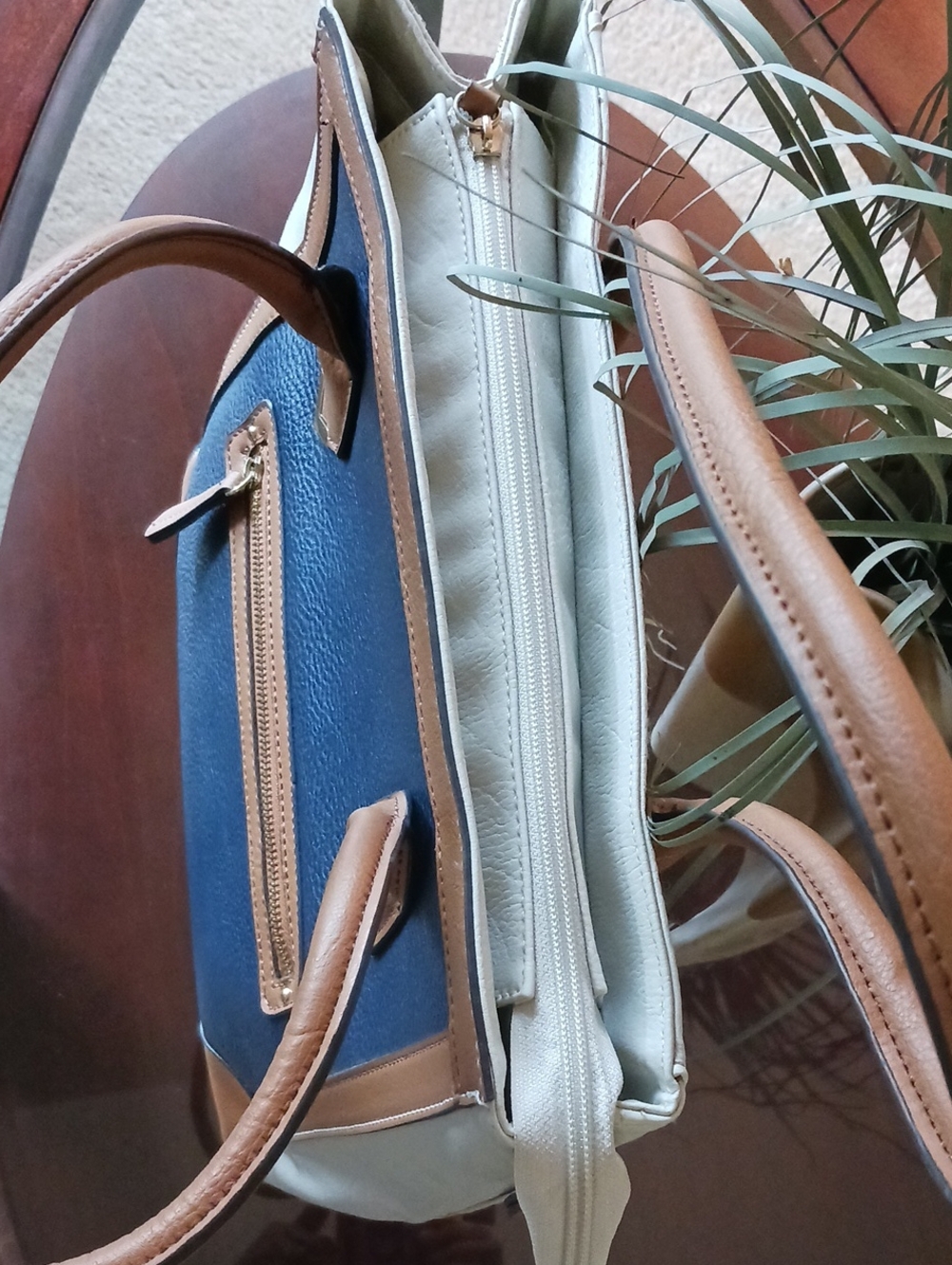 LARGE Tri Color Handbag - Picture 6 of 8